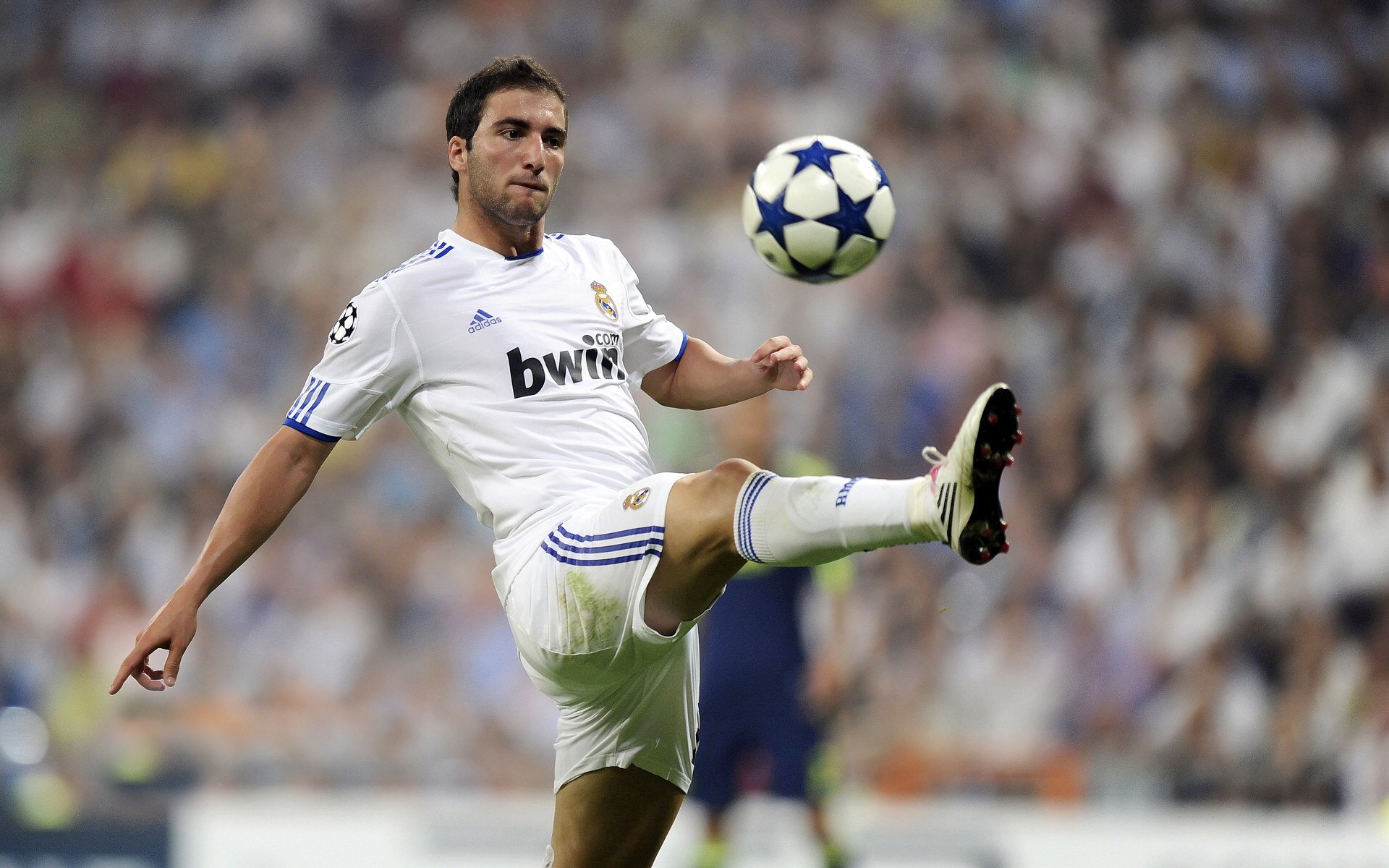 开云体育入口-拜仁慕尼黑客场2-0战胜莱比锡，积分榜上升，拜仁慕尼黑客场队服