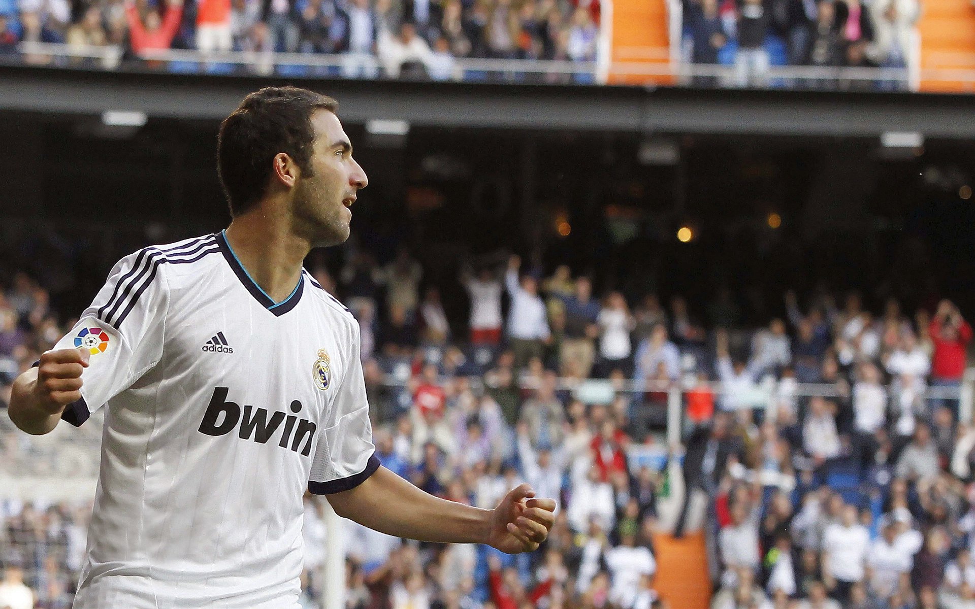 开云体育手机版-格拉纳达主场大胜，迅速拉近和西甲前四的距离，格拉纳达vs